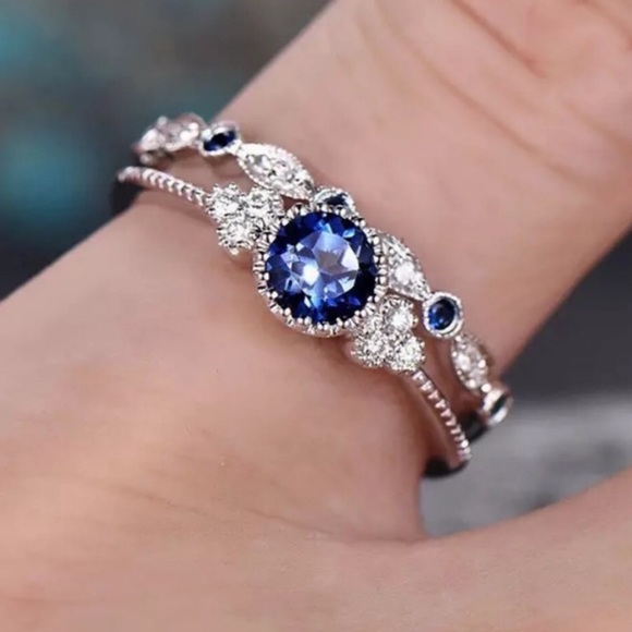 The Luxury Blue Crystal Ring - Picture 5 of 6
